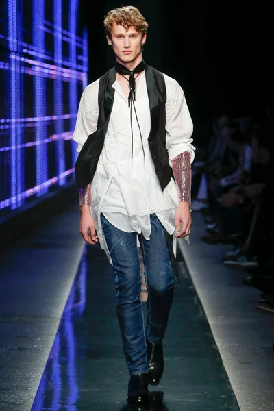 Look 28